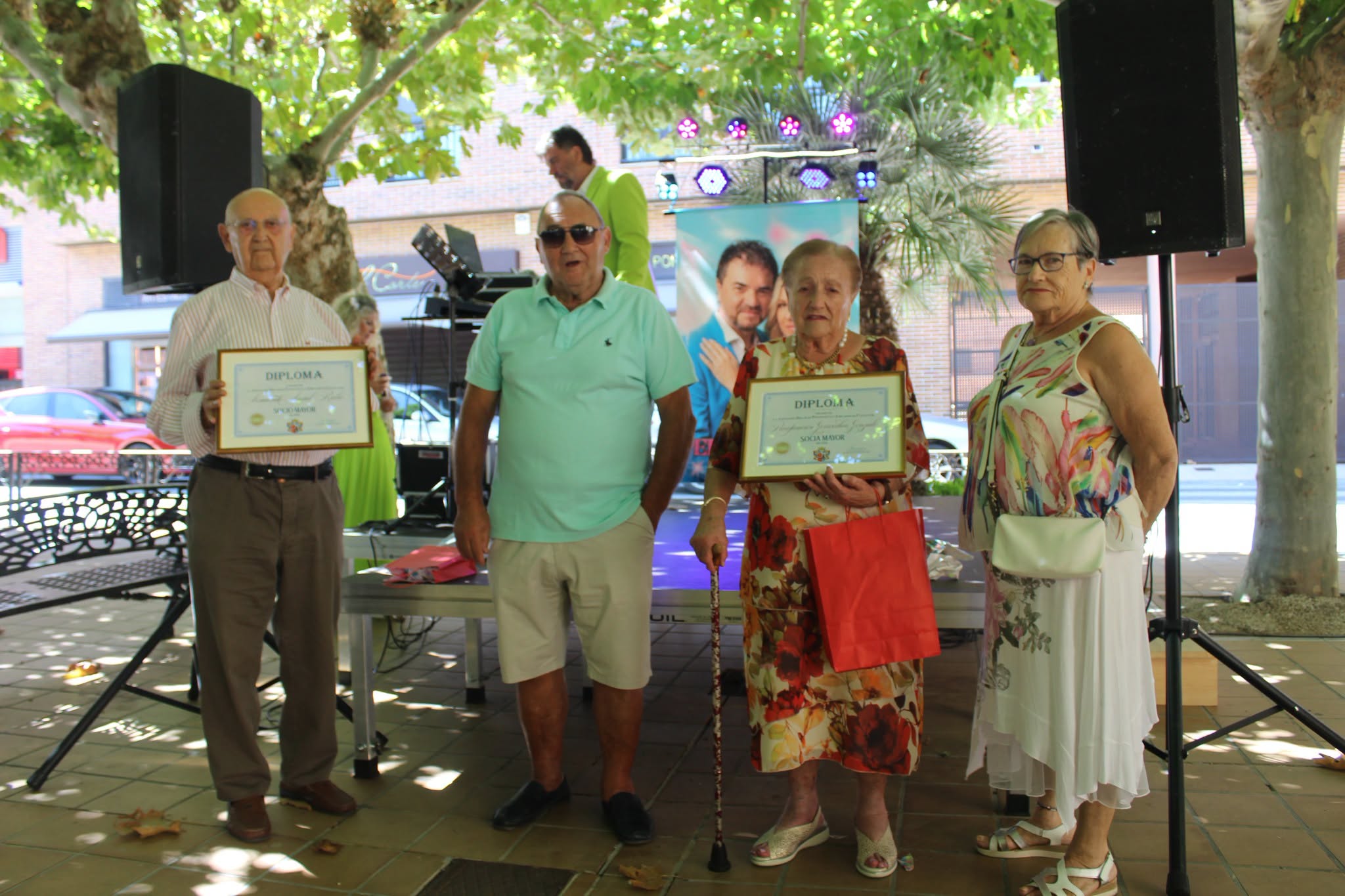 LOS JUBILADOS CELEBRARON SU FIESTA